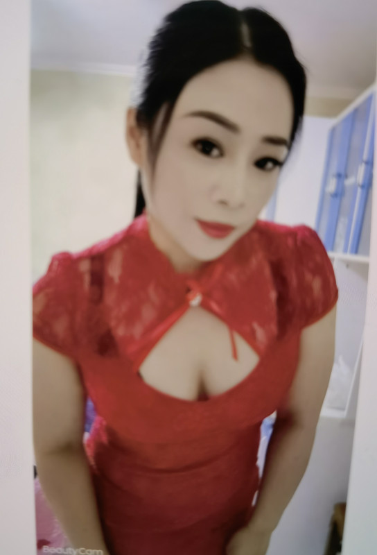 朝阳潘家园服务系大胸妹子